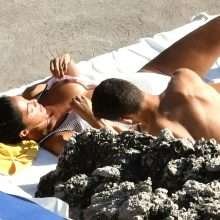 Nicole Scherzinger seins nus à Capri