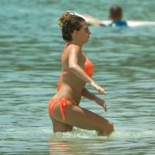 Zara Holland en bikini à La Barbade