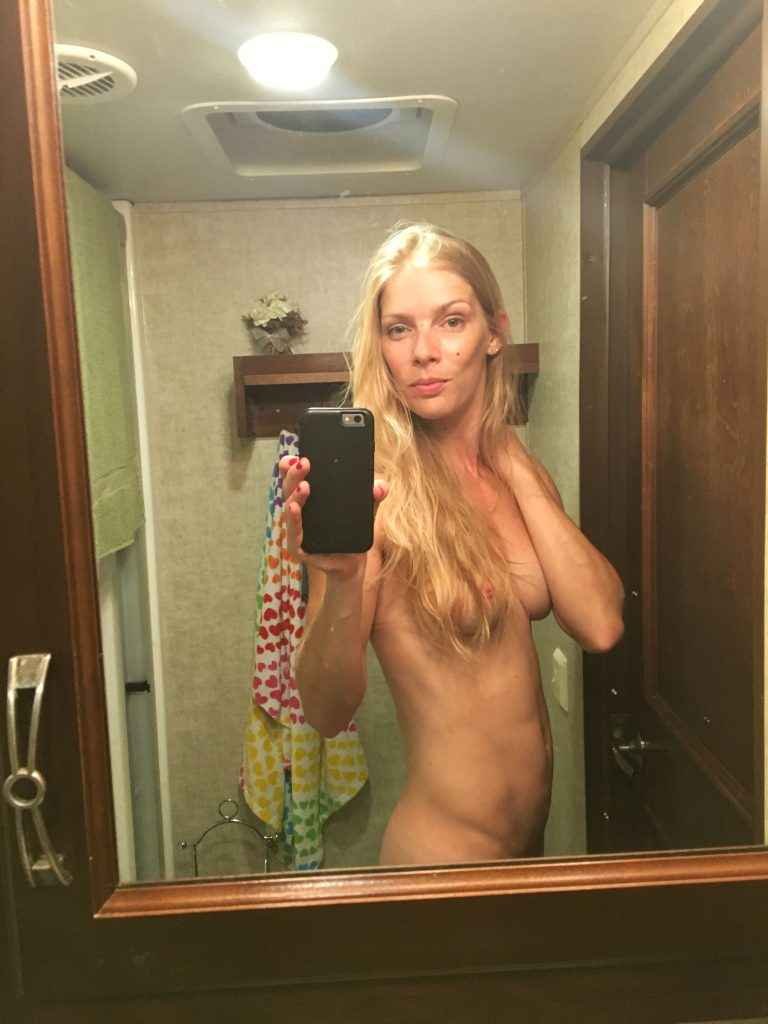 Chelsea Teel nue, les photos intimes