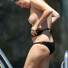 Kate Moss seins nus en Italie
