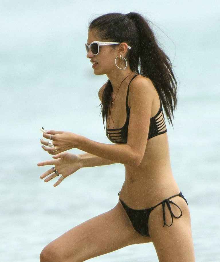 Kim Turnbull en bikini à La Barbade