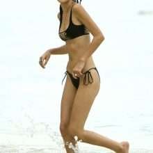 Kim Turnbull en bikini à La Barbade