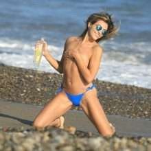 Angelique Witmyer bikini et seins nus pour 138 Water