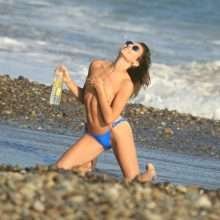 Angelique Witmyer bikini et seins nus pour 138 Water
