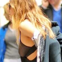 Jessica Alba exhibe ses seins à New-York