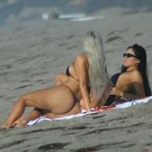 Kim Kardashian en bikini à Malibu