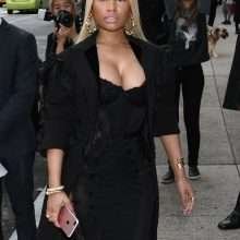 Nicki Minaj ouvre le décolleté à la Fashion Week