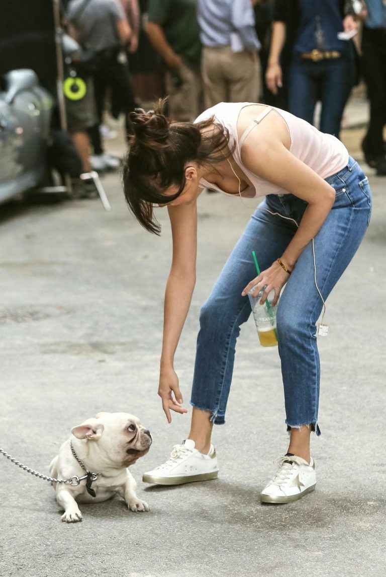 Selena Gomez exhibe son décolleté à New-York