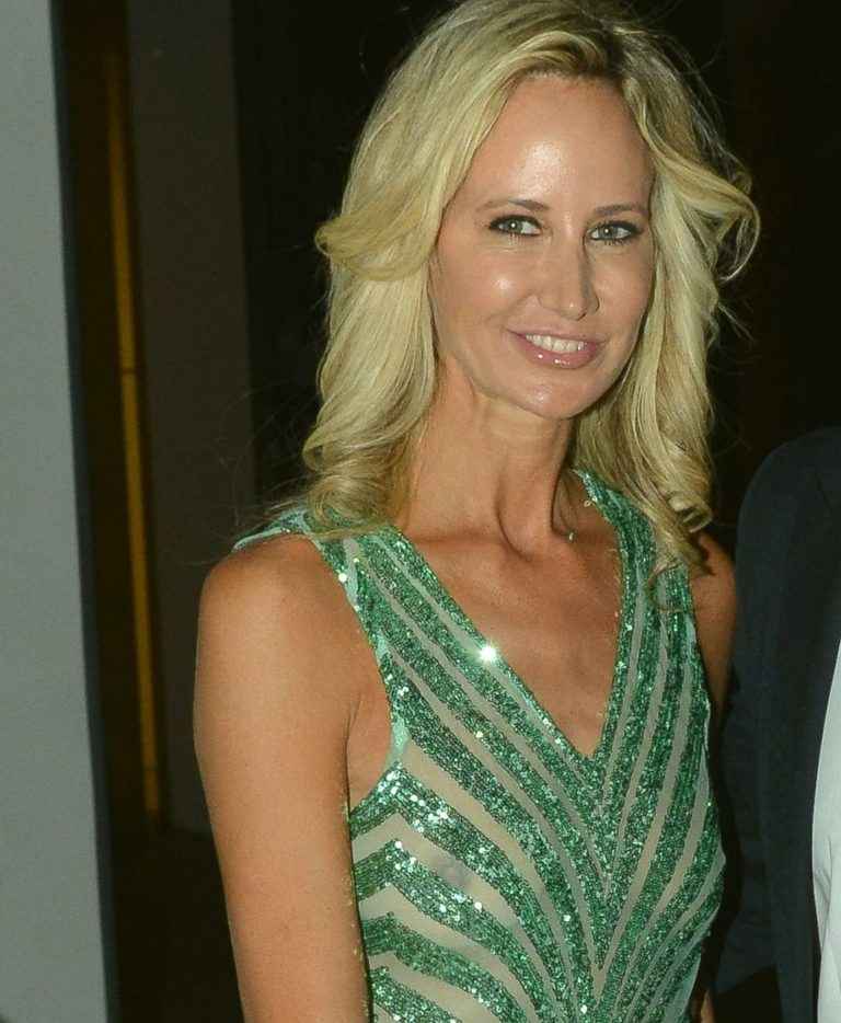 Lady Victoria Hervey n’a pas mis de soutien-gorge