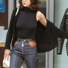 Selena Gomez a les seins qui pointent