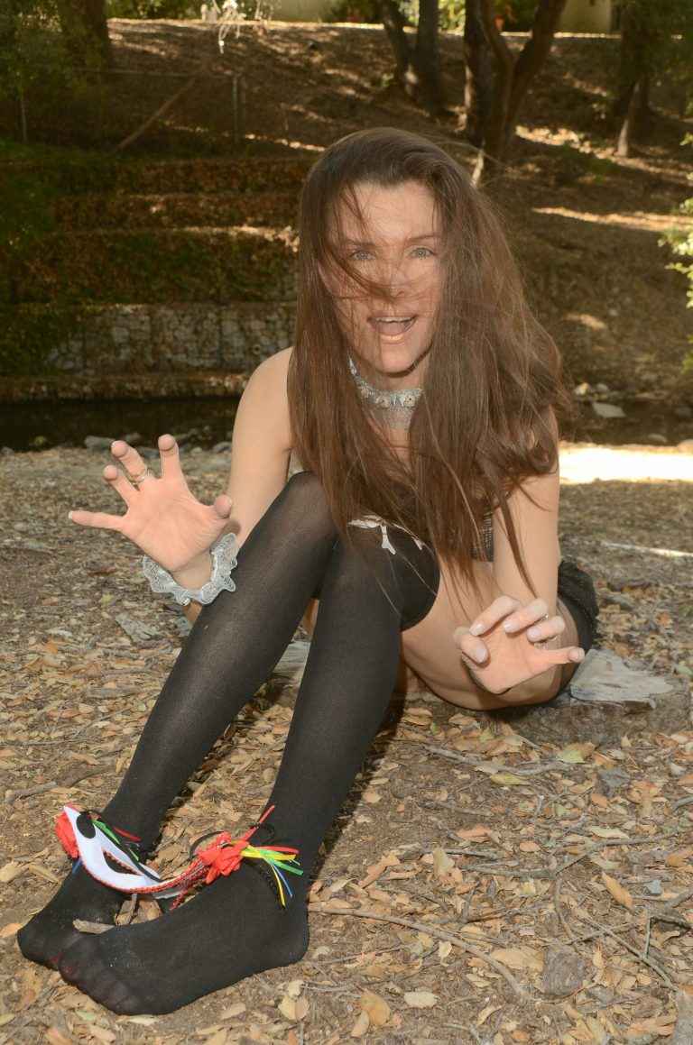 Alicia Arden exhibe ses charmes