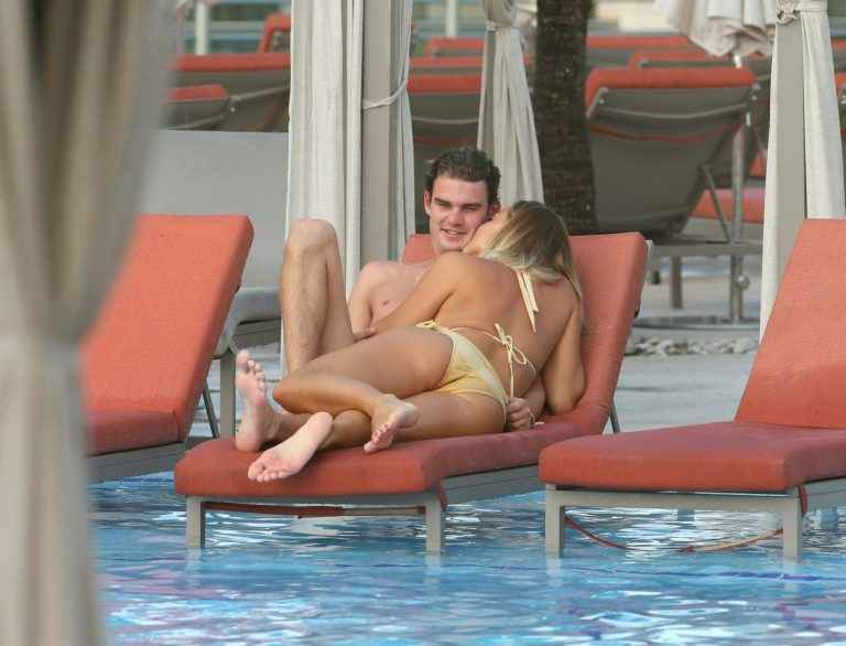 Chloe Meadows en bikini au Mexique