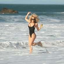 Dalia Elliott en bikini pour 138 Water