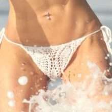 Dalia Elliott en bikini pour 138 Water