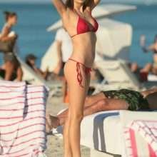 Louisa Warwick en bikini à Miami