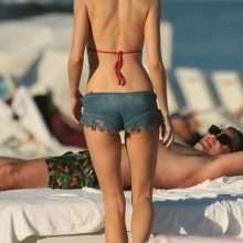 Louisa Warwick en bikini à Miami