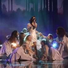 Selena Gomez torride dans son nouveau vidéo clip "Wolves"