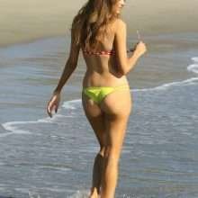 Blanca Blanco en bikini à Matador Beach