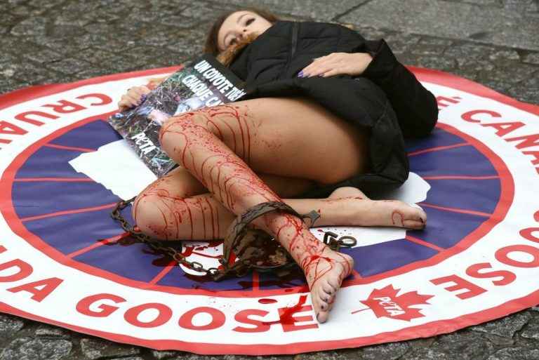 Oups, sous la jupe de Cassandra Foret à Paris