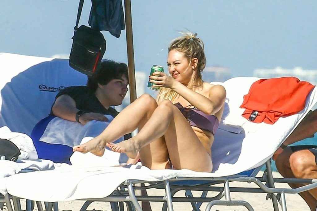 Corinne Olympios en bikini à Miami
