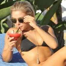 Gabby Allen en bikini à Marbella