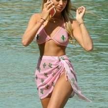 Georgie Harison en bikini à Tenerife