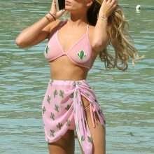 Georgie Harison en bikini à Tenerife