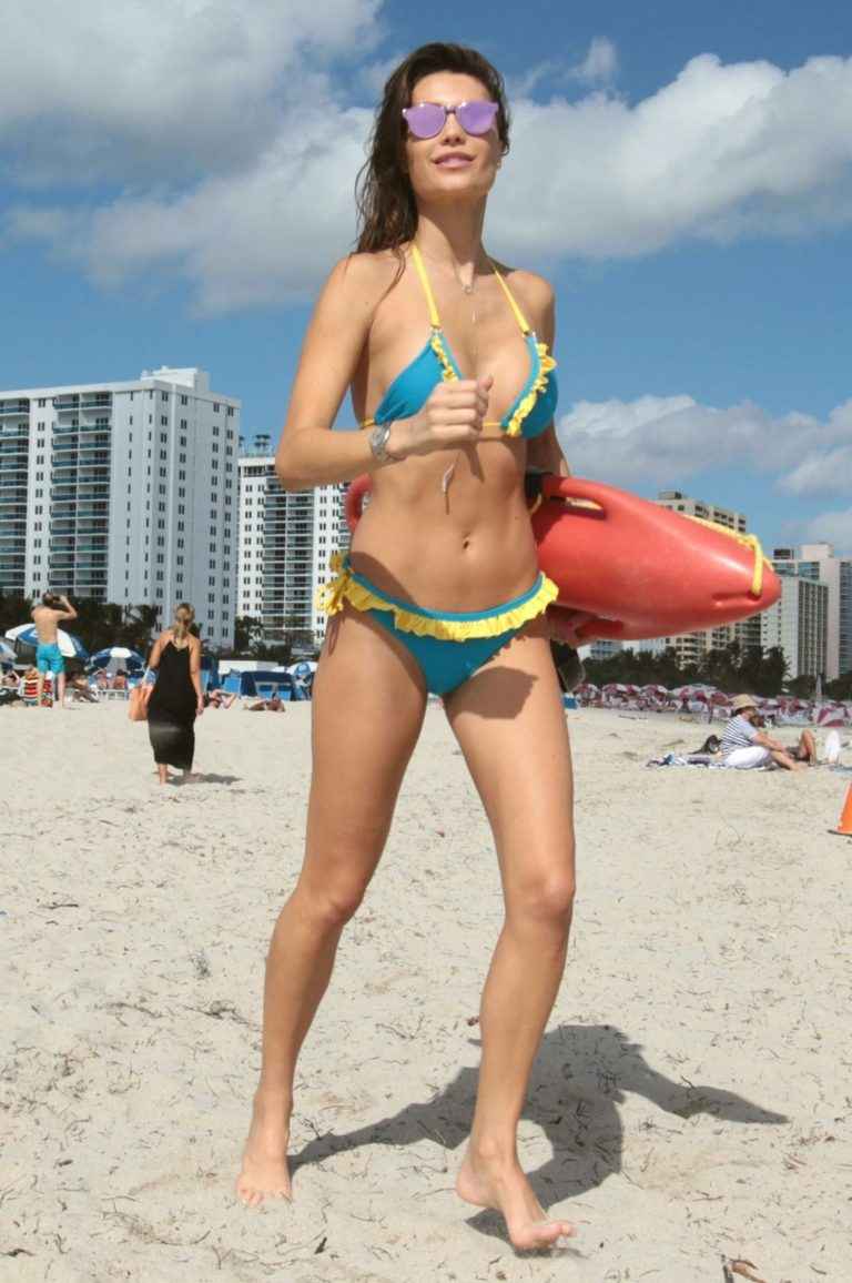 Julia Pereira, bikini et maillot de bain à Miami