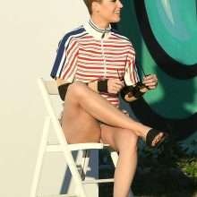 Katy Perry exhibe ses jambes nues à Miami