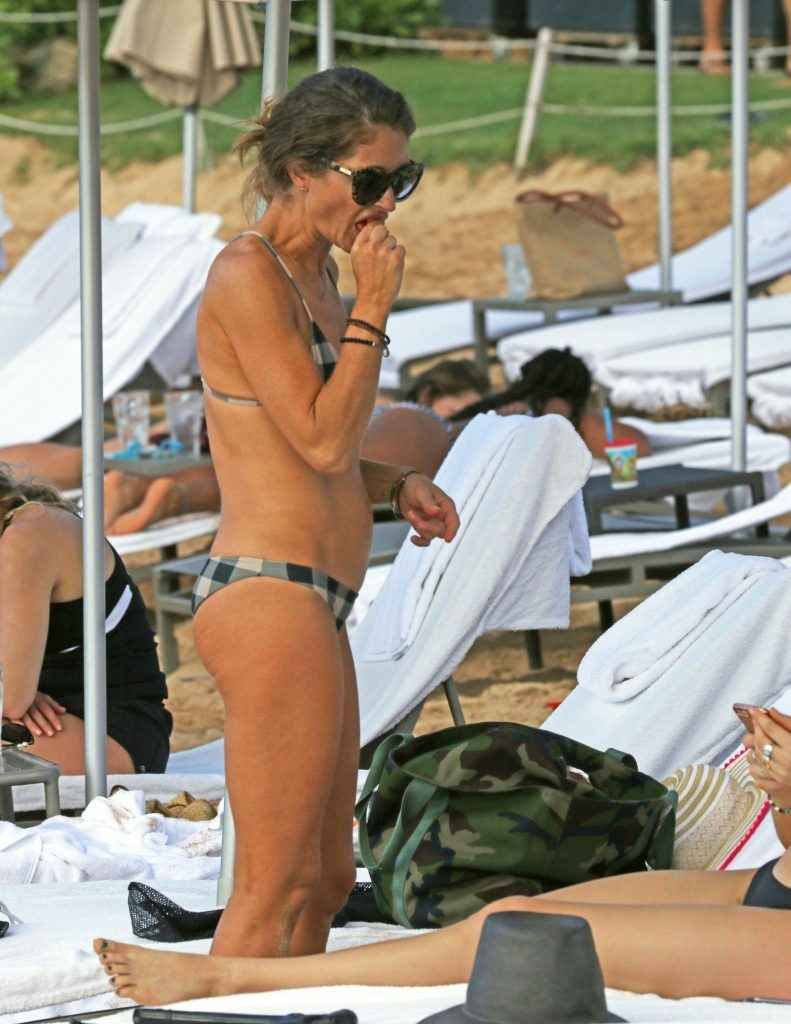 REbecca Gayheart en bikini à Hawaii