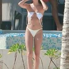 Sara Sampaio pose en bikini au Mexique