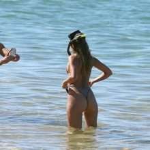SOfia Jamora en bikini au Brésil