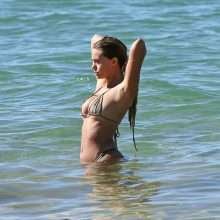 SOfia Jamora en bikini au Brésil