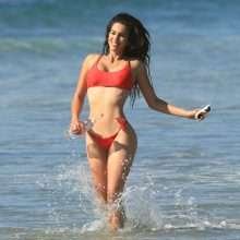 Tania Marie en bikini pour 138 Water