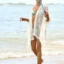 Alessandra Ambrosio dans un bikini bleu à Florianopolis