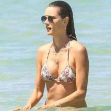 Alessandra Ambrosio en bikini à Florianopolis