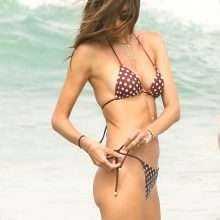 Alessandra Ambrosio en bikini à Praia Brava