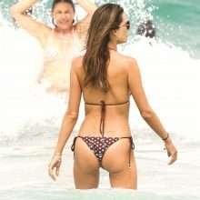 Alessandra Ambrosio en bikini à Praia Brava