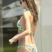 Alessandra Ambrosio toujours en bikini à Florianopolis