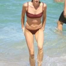 Amy Pejkovic en bikini