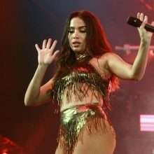 Anitta exhibe ses fesses en concert