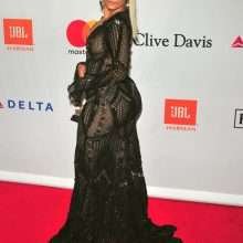 Bebe Rexha ouvre le décolleté aux Pré-Grammy