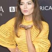 Blanca Blanco exhibe ses seins par transparence aux BAFTA de Los Angeles