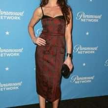Jennifer Bartels exhibe son décolleté pour Paramount Network à Los Angeles