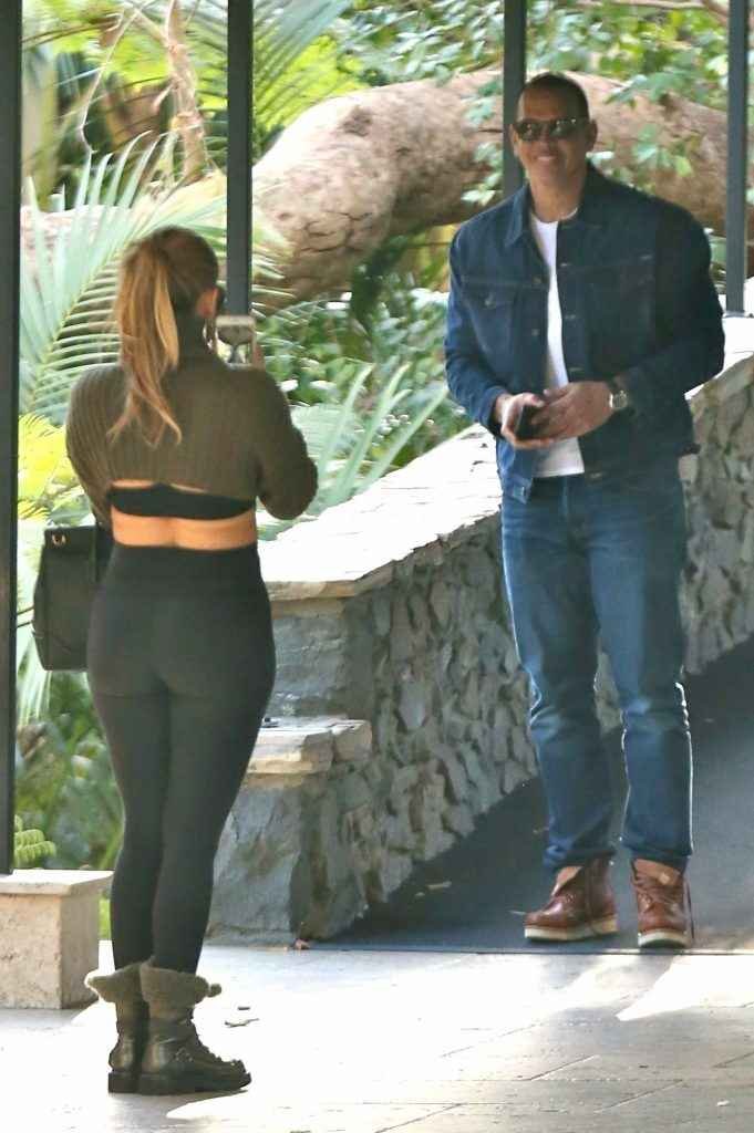 Jennifer Loez en legging à Beverly Hills