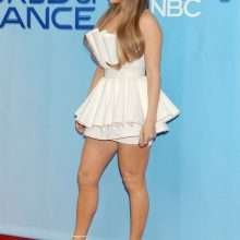 Jennifer Lopez dans une petite robe à World of Dance
