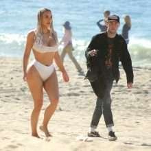 Kim Kardashian les fesses à l'air à Malibu