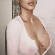 Kim Kardashian seins nus sur Instagram