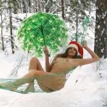 Liana Klevtsova nue dans la neige