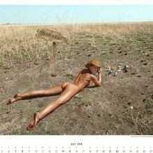 Marisa Papen nue pour son calendrier 2018
